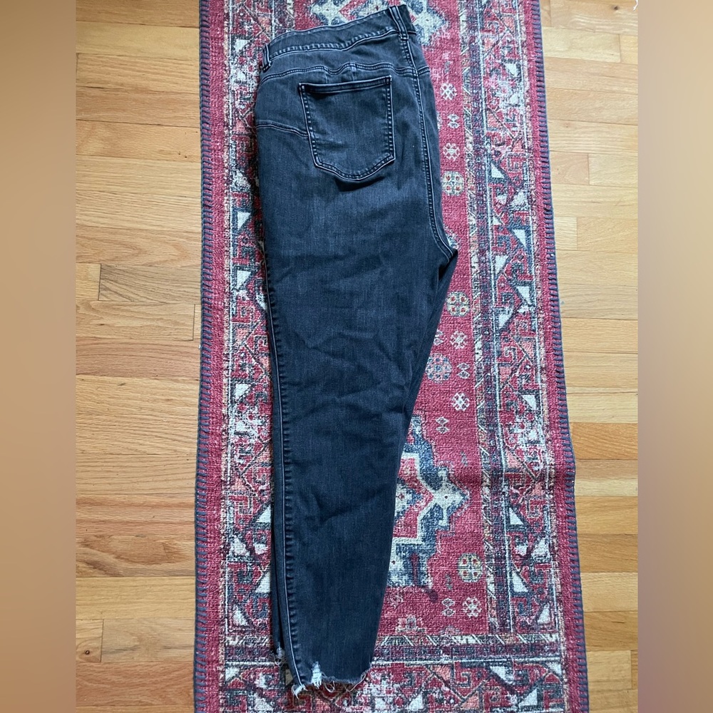 Torrid Super Soft Bombshell Skinny jeans with destructed hem - Black 20R